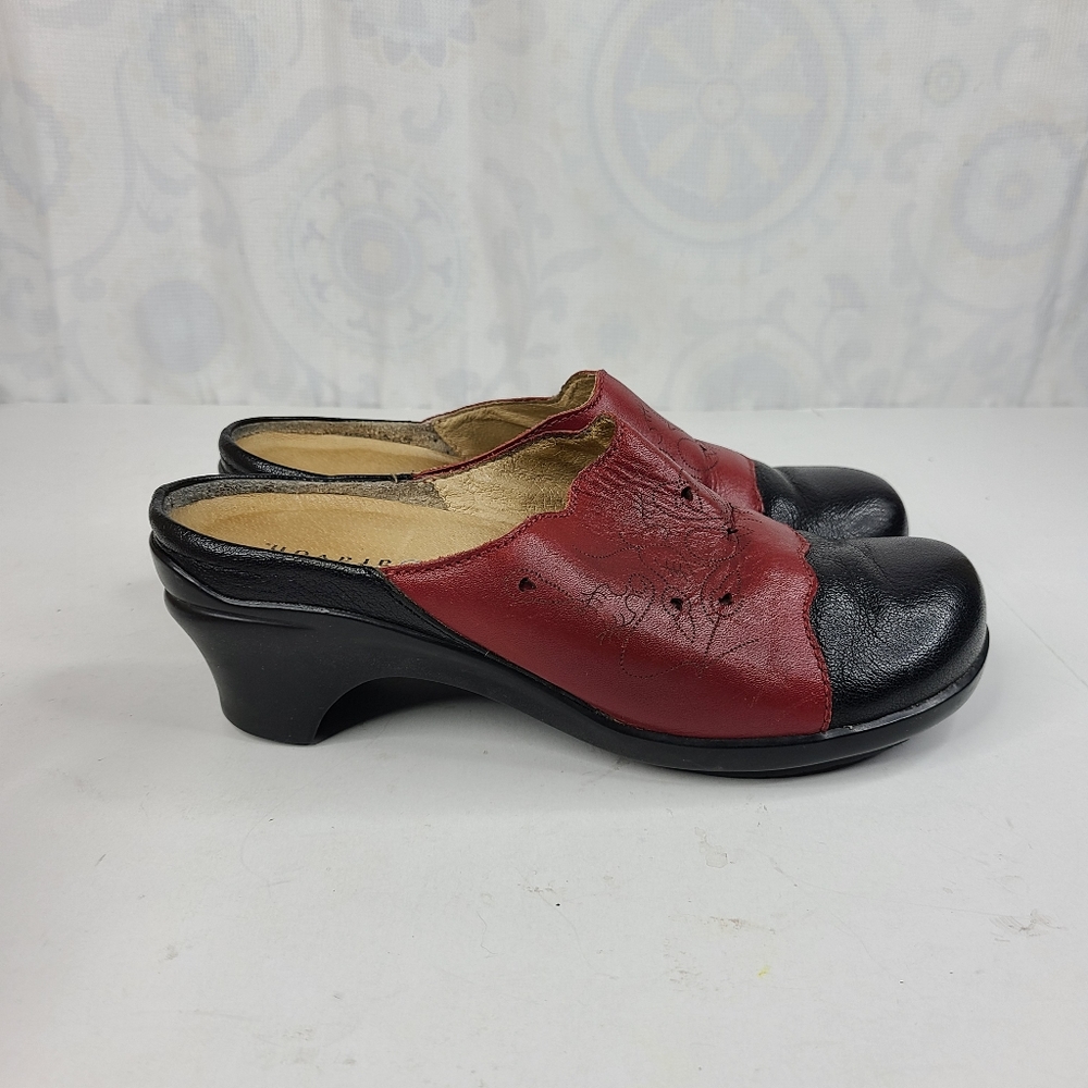 Aravon Combination Last red black colorblock leather mules women's size 7.5
